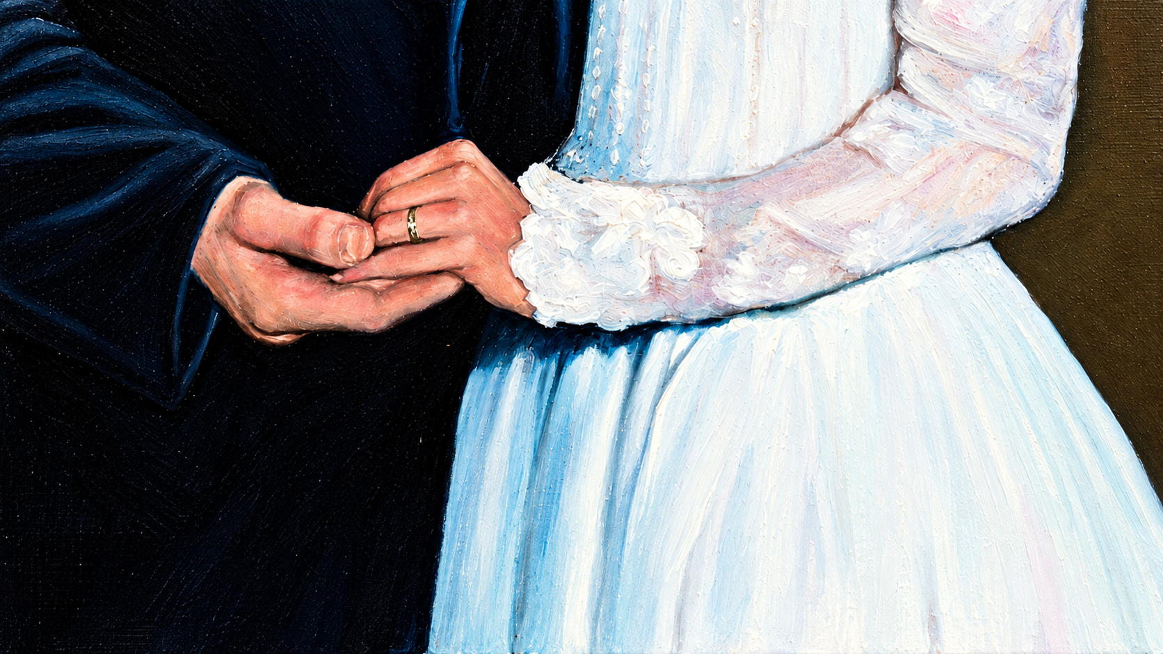 Detalhe da obra Agape: mãos do casal e aliança